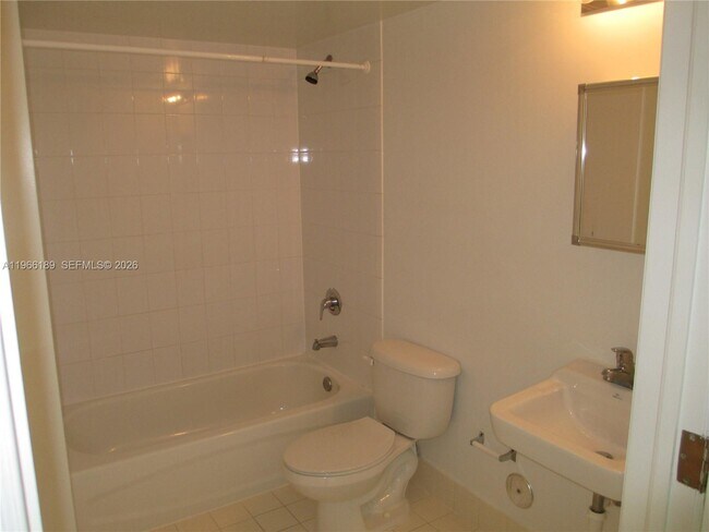 Building Photo - 420 SW 12th Ave