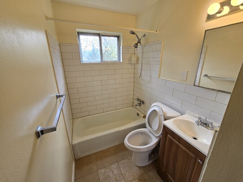 Building Photo - 2218 Hamilton Avenue