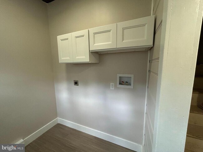 Building Photo - 71 Dreamland Park Dr
