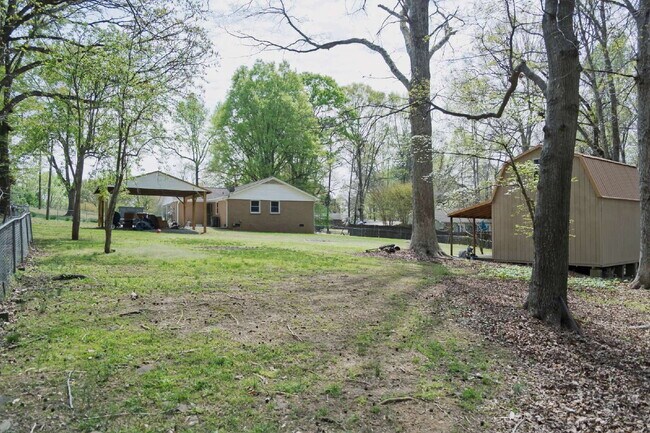 Building Photo - 102 McCall St