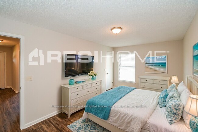 Building Photo - 956 Chalmet Ln