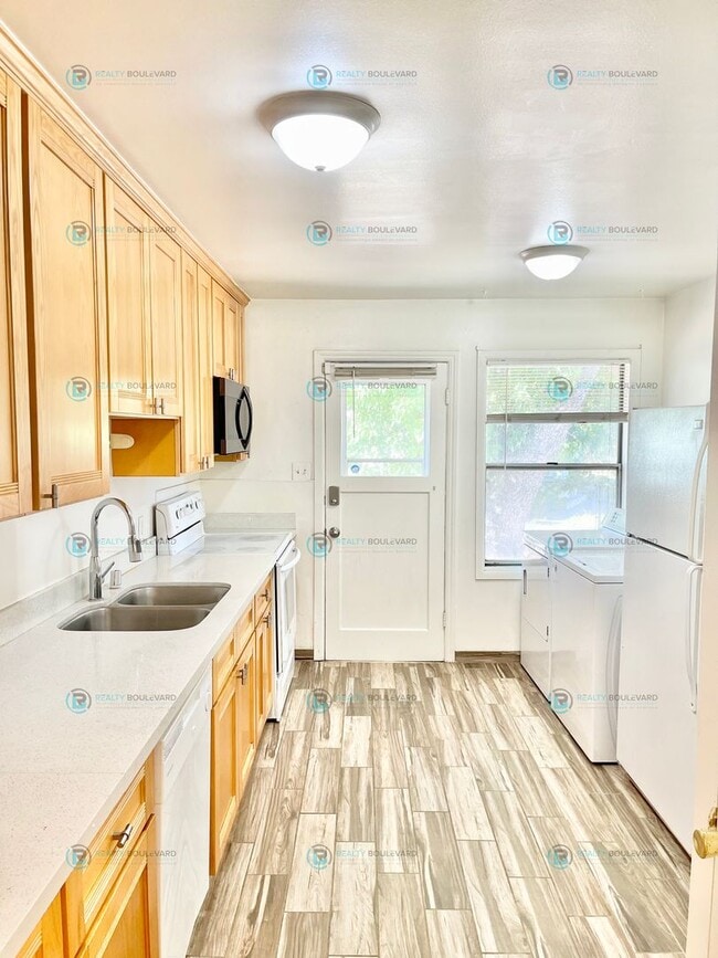 Building Photo - 90 Arden Cir