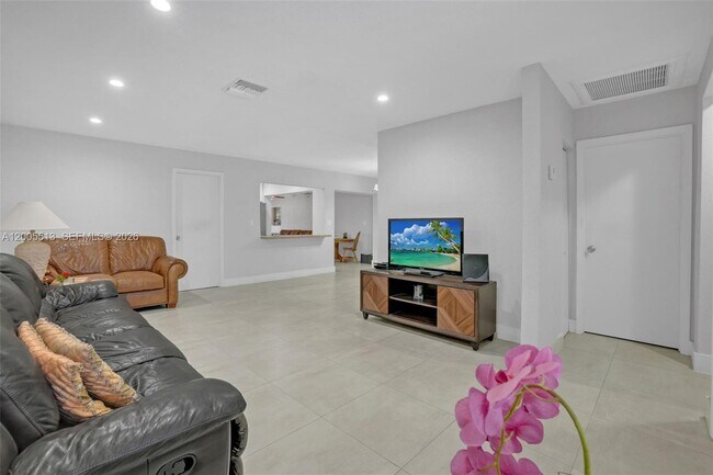 Building Photo - 862 W 79th St