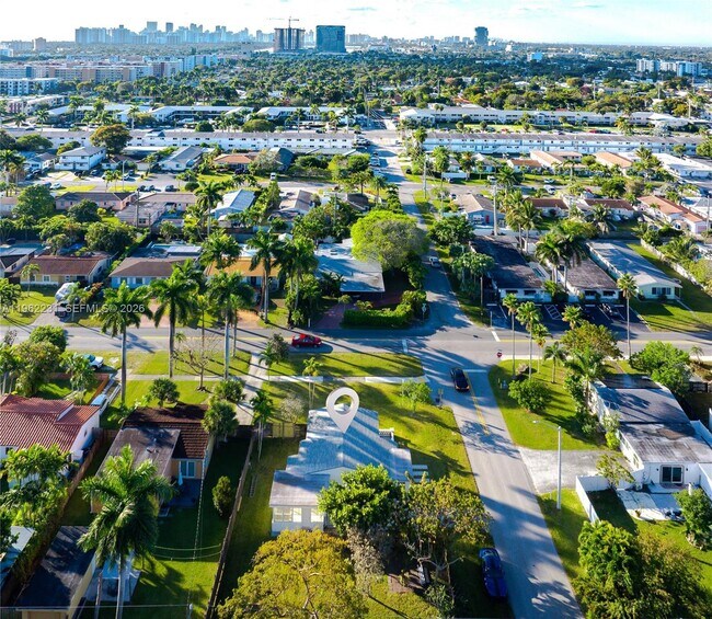 Building Photo - 1621 S 16th Ave