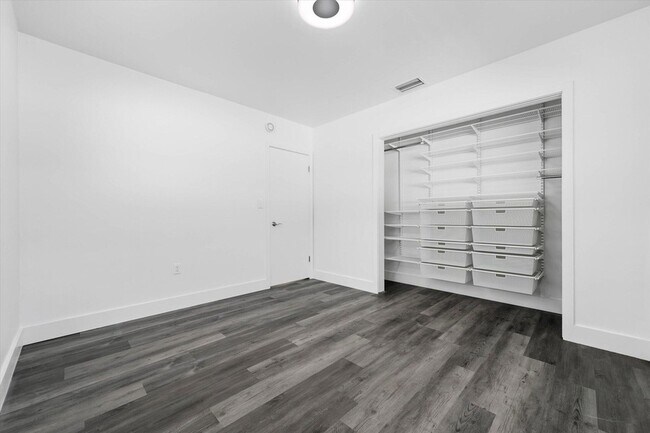 Building Photo - 1650 NW 9th St