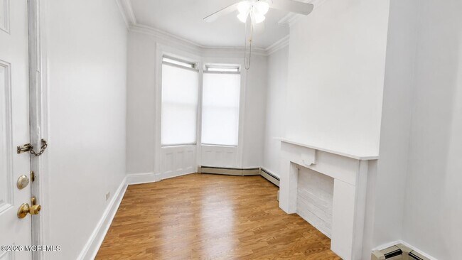 Building Photo - 107 Ferry St