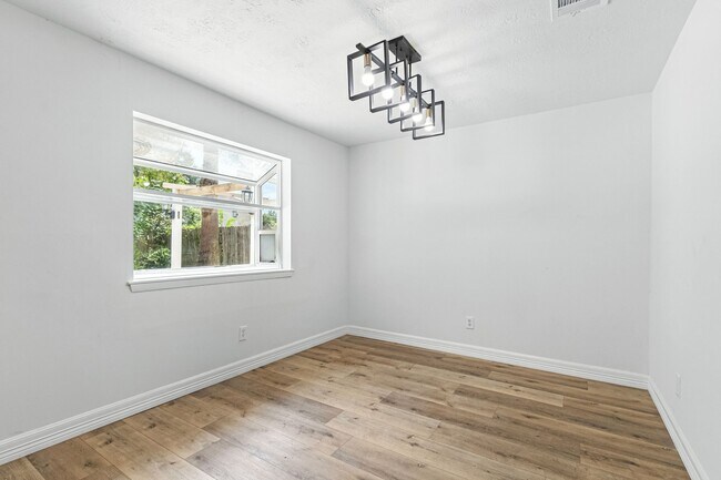 Building Photo - 606 Orangewood Dr