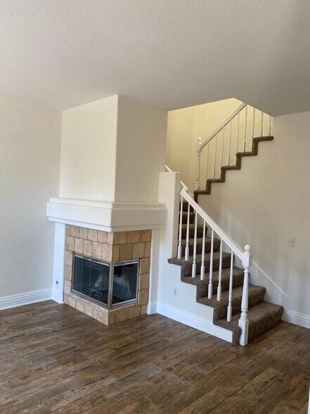 Building Photo - 14 Hillgate Pl