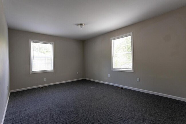 Building Photo - 516 North Dr