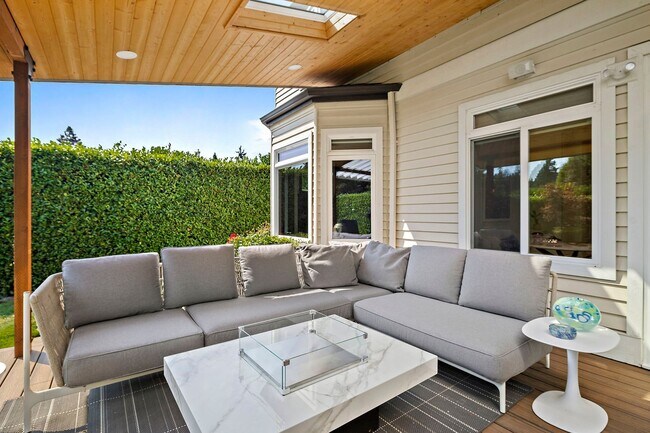 Building Photo - 4Bd/4.5Ba Medina House