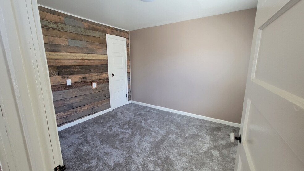 Building Photo - 220 E D St