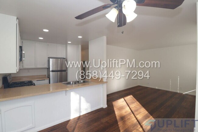 Building Photo - 820 Scranton St