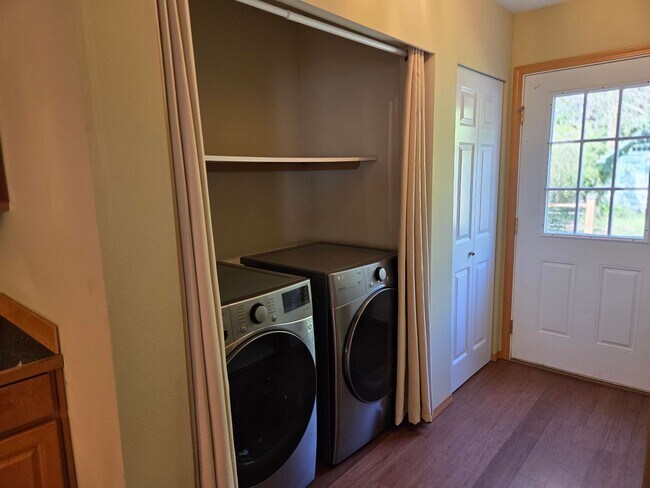 Building Photo - Craftsman Style 3 Bed/2 Bath Home - Bremerton