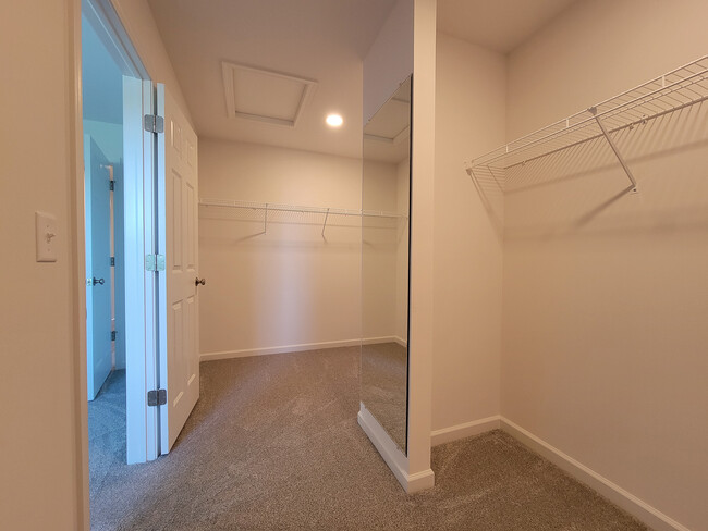 Building Photo - 2129 S Autumn Chase Dr
