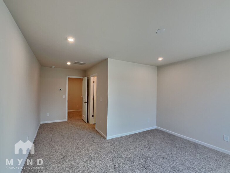 Building Photo - 1187 Park Center Cir