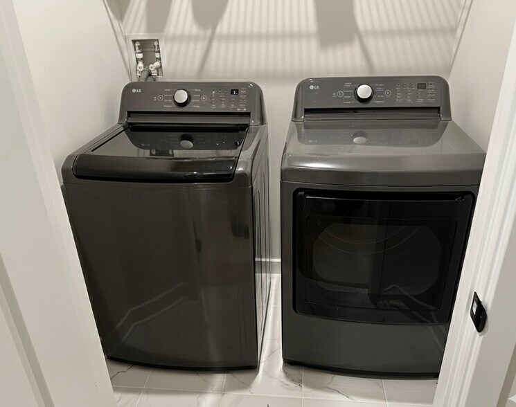 Building Photo - 221 Marketplace Ave