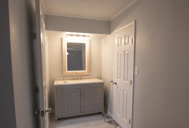 Building Photo - 3306 Timberlane Cir