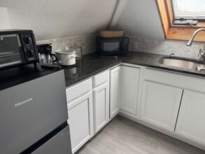 Building Photo - 300 Sagamore Rd