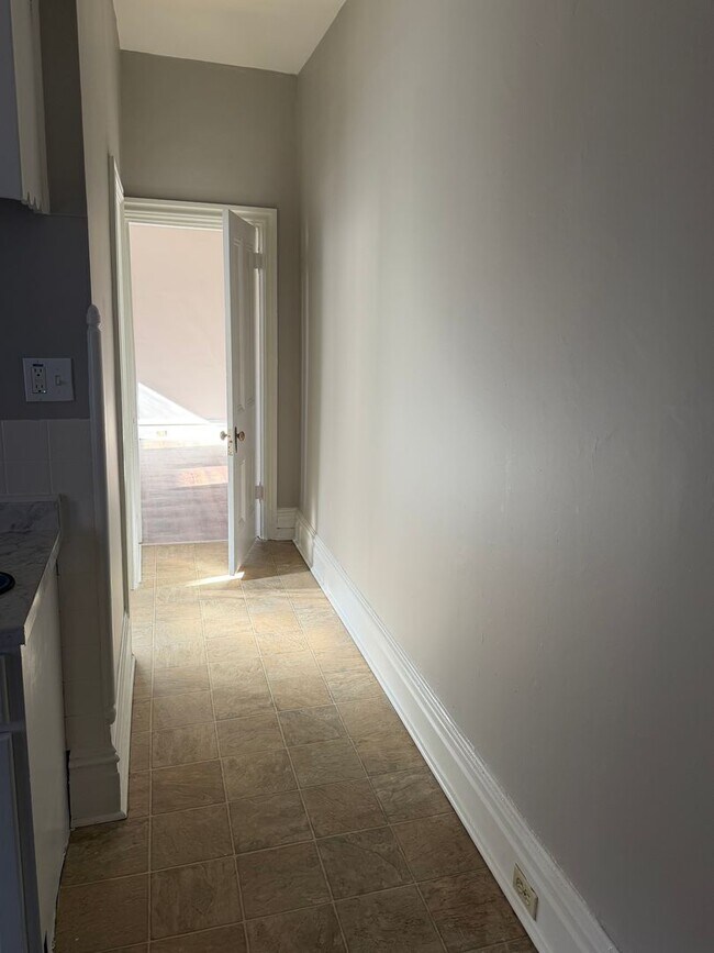 Building Photo - 114 S West St