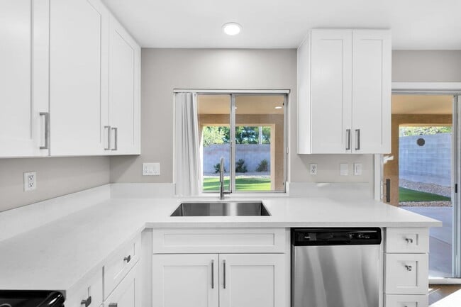 Building Photo - Stunning Remodeled Summerlin Home!