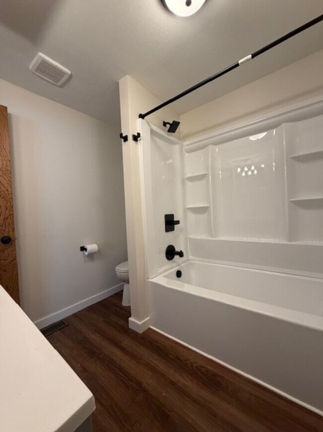 Building Photo - MIN912