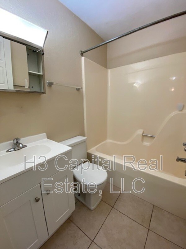 Building Photo - 1306 9th St