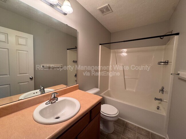 Building Photo - 5228 Big Bass Dr