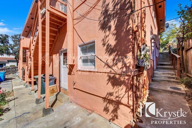Building Photo - 1029 Sutter St