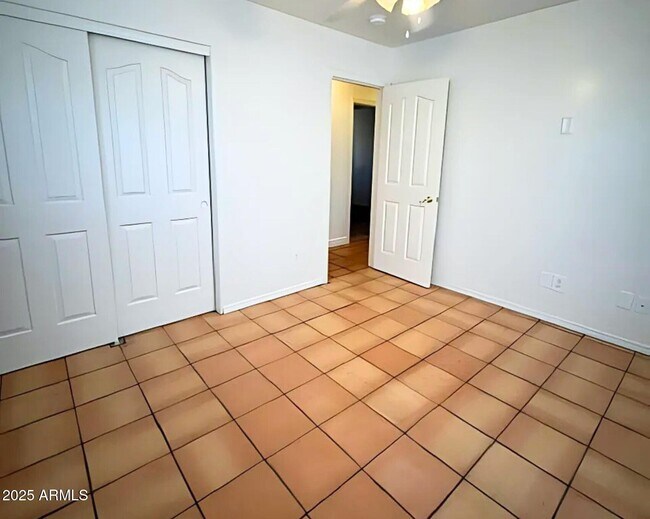 Building Photo - 9431 Serpentine Ln