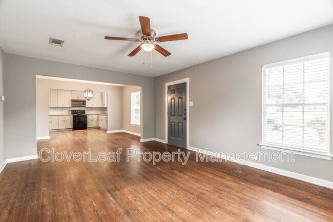 Building Photo - 402 W Wildwood Dr