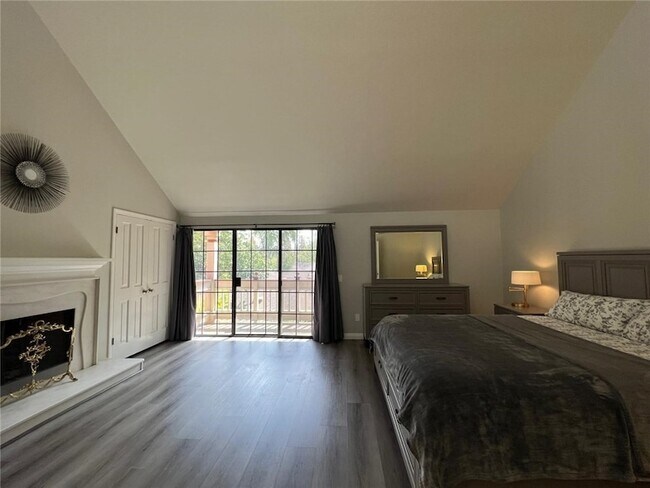 Building Photo - 428 W Huntington Dr