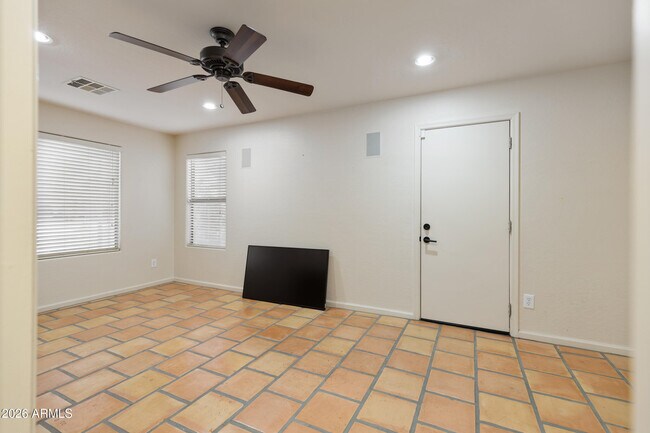 Building Photo - 2320 S Sorrelle