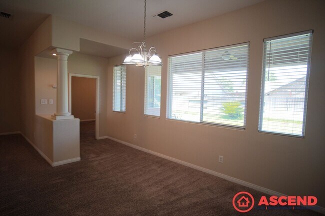 Building Photo - Gorgeous Home in the Southwest!