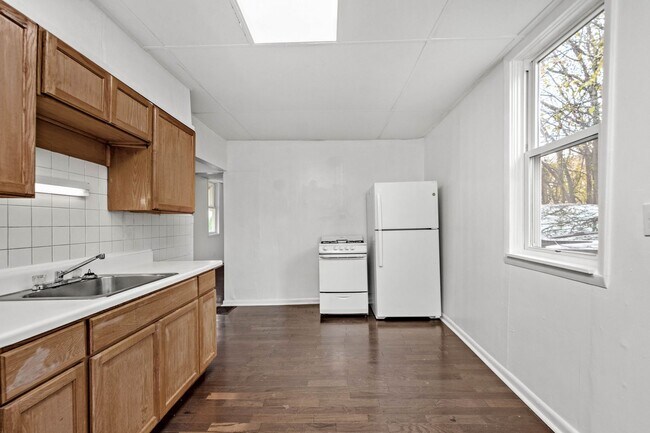 Primary Photo - 124 Fitler St