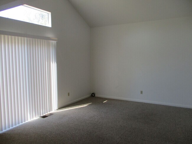 Building Photo - 2618 Valley Oak Way