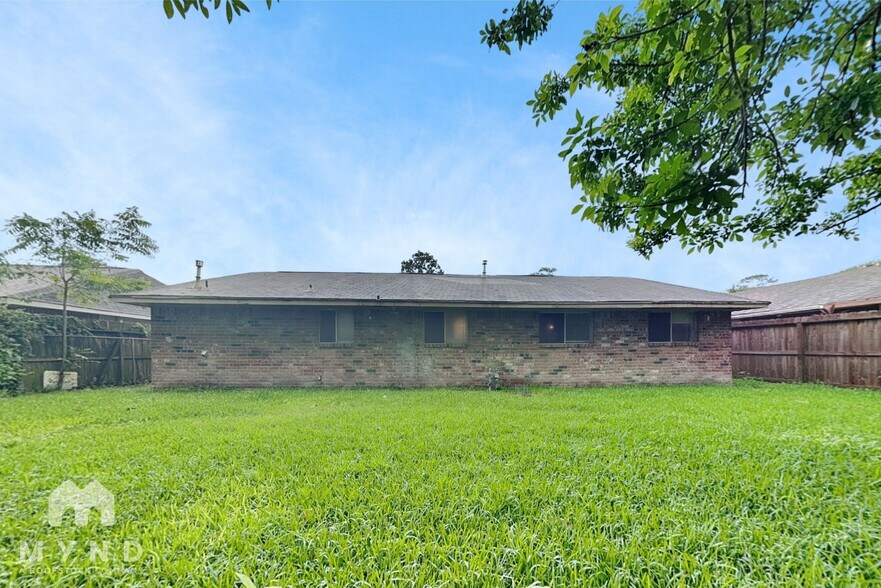 Building Photo - 4523 Bayou Vista Dr