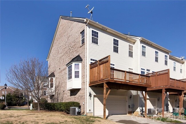 Building Photo - 9921 Kings Parade Blvd