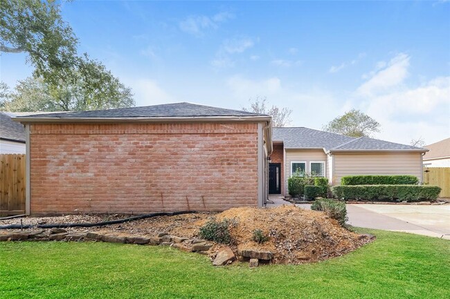 Building Photo - 4719 Hidden Springs Dr