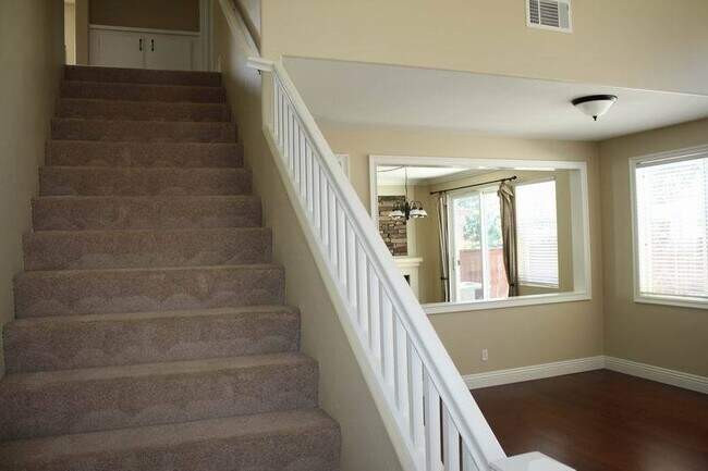 Building Photo - Beautiful  3bed 2.5 ba in Paseo del Sol. Lots of Amenities! Available now!