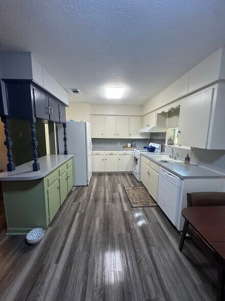 Building Photo - 307 Alice Dr