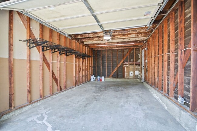 Building Photo - 4927 Locust Ave
