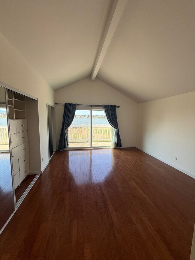 Building Photo - Alameda's most sought after gated communit...