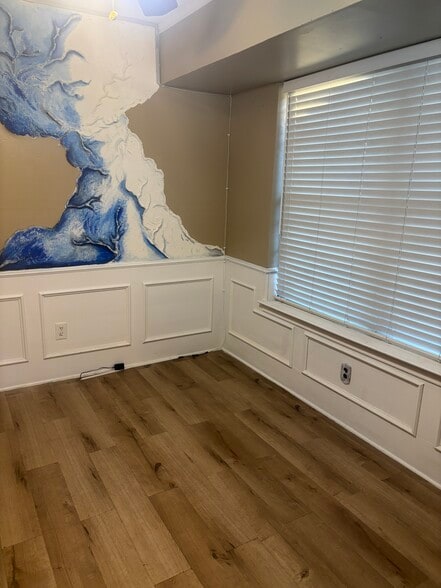 Building Photo - 310 Meadowlark Ln