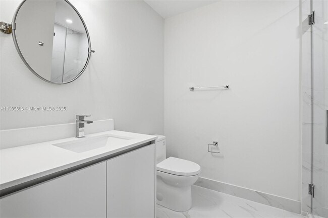 Building Photo - 700 NE 24th St