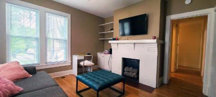 Building Photo - 1921 18th Ave S