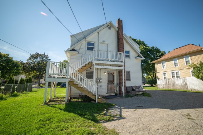 Building Photo - 309 1/2 S Erie Street
