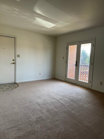 Building Photo - 14765 Sherwood Dr