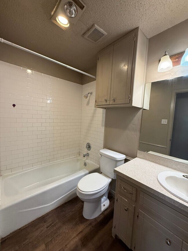 Building Photo - NorthWest Duplex