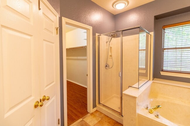 Building Photo - 4 bedroom, 2 bathroom home in South Austin!