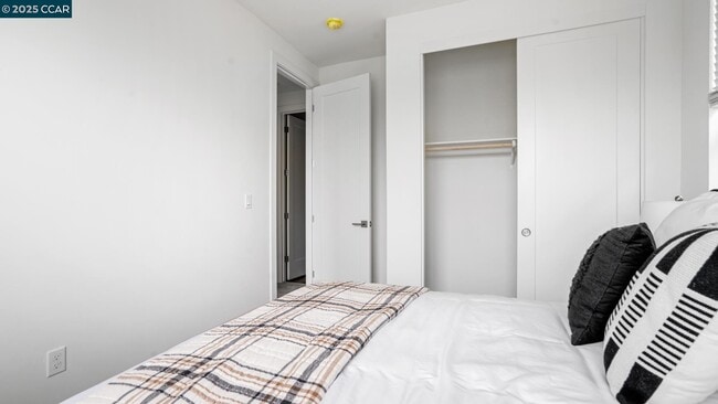 Building Photo - 2806 Chattleton Ln